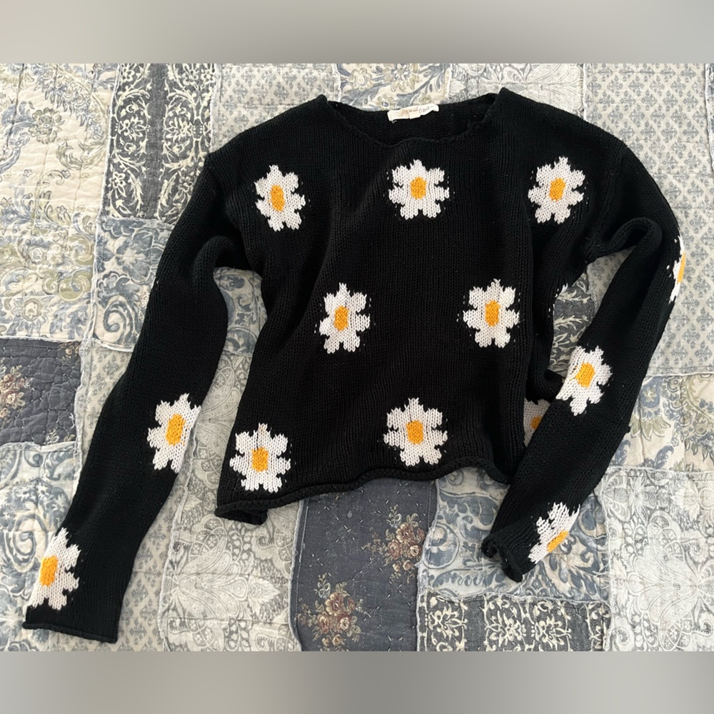 Black Daisy Cropped Sweater, Size Medium
